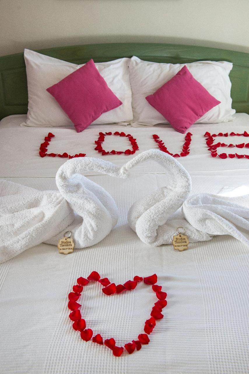 Theodora Rooms Poros Town Bagian luar foto