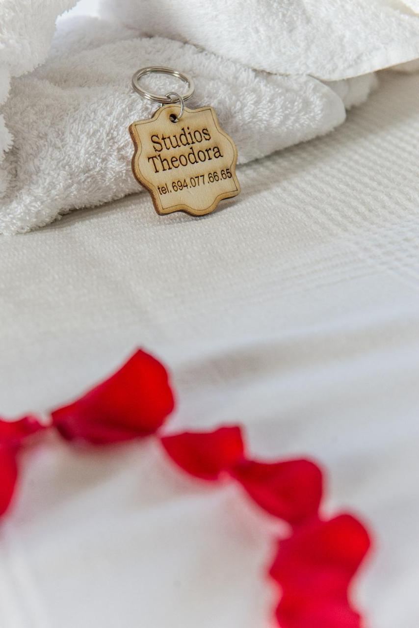 Theodora Rooms Poros Town Bagian luar foto