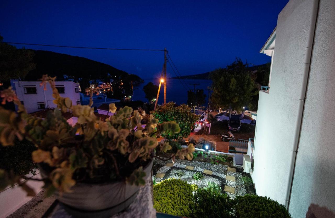 Theodora Rooms Poros Town Bagian luar foto