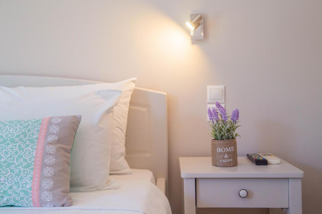 Theodora Rooms Poros Town Bagian luar foto